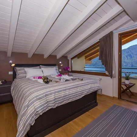 Sleeps 6 Mezzegra