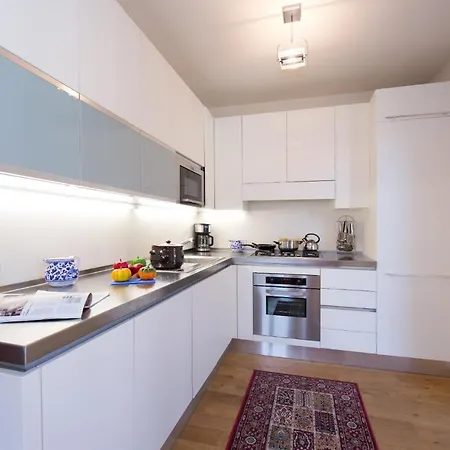 Apartment Sleeps 6 *