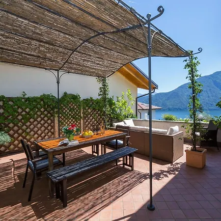 شقة Sleeps 6 ميزّيجرا