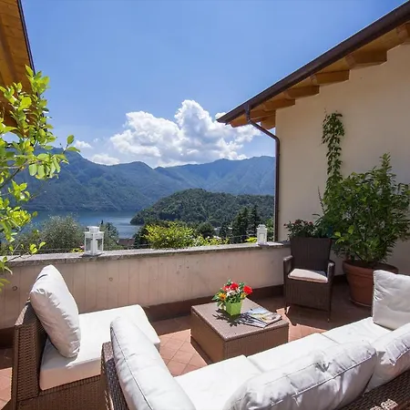 Apartment Sleeps 6 *